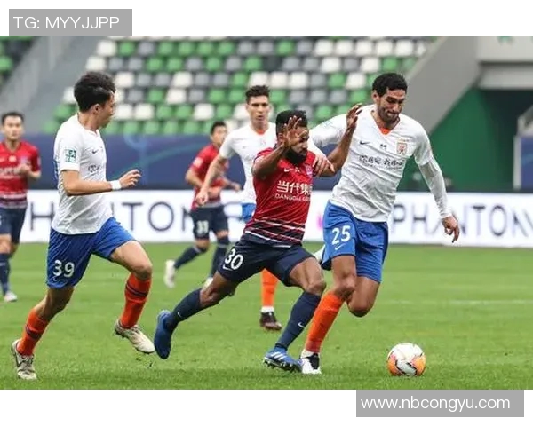 山东鲁能对阵重庆当代精彩直播全程回顾与赛后分析