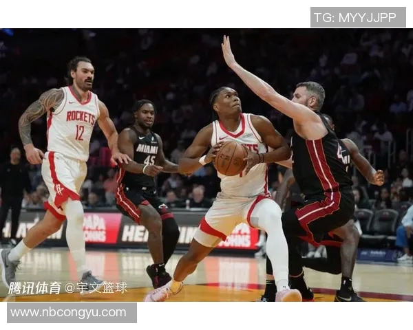 火箭队与热火队激战全场精彩瞬间回顾与赛后分析