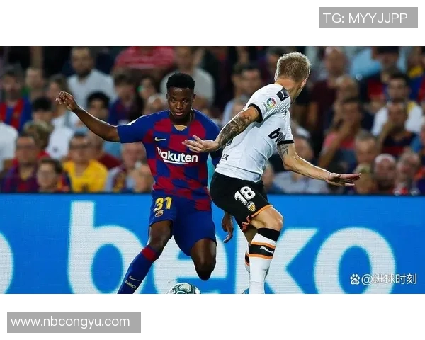 华伦西亚主场迎战巴塞罗那双方争夺西甲积分榜关键战役